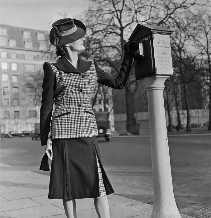 Framed Print : Wartime London Fashion Framed Print : Wartime London Fashion