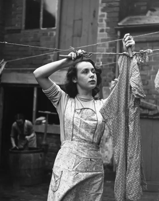 Framed Print : Washday. 13th January 1951: Hairdresser Betty Burden of Birmingham helping Framed Print : Washday. 13th January 1951: Hairdresser Betty Burden of Birmingham helping