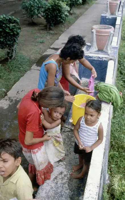 Framed Print : Washing Clothes In Managua Park Framed Print : Washing Clothes In Managua Park