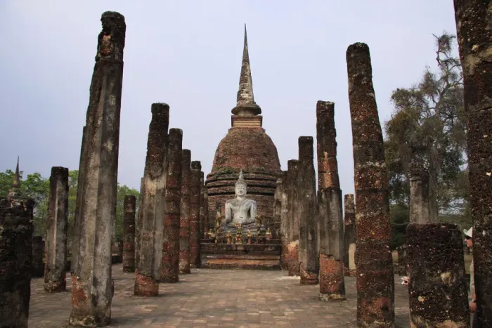 Framed Print : Wat Mahathat Temple Framed Print : Wat Mahathat Temple