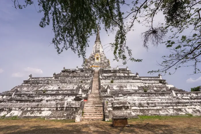 Framed Print : Wat Phu Khao Thong (Chedi Phu Khao Thong) Framed Print : Wat Phu Khao Thong (Chedi Phu Khao Thong)