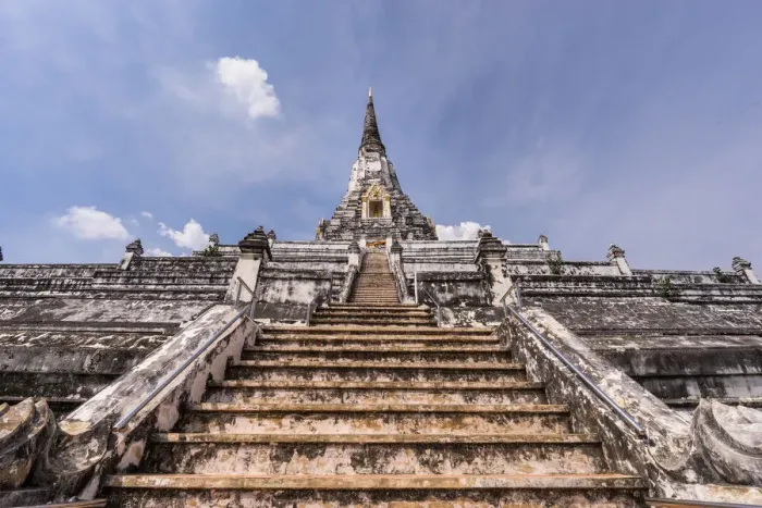 Framed Print : Wat Phu Khao Thong (Chedi Phu Khao Thong) Framed Print : Wat Phu Khao Thong (Chedi Phu Khao Thong)