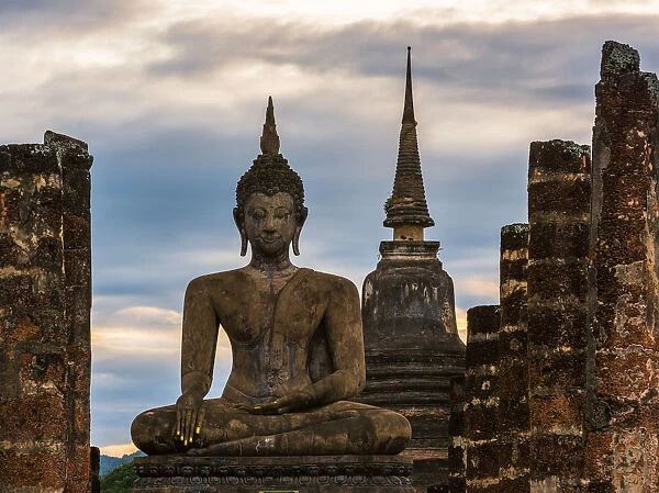 Wat Si Chum (temple) in Sukhothai historical park, Sukhothai, Thailand