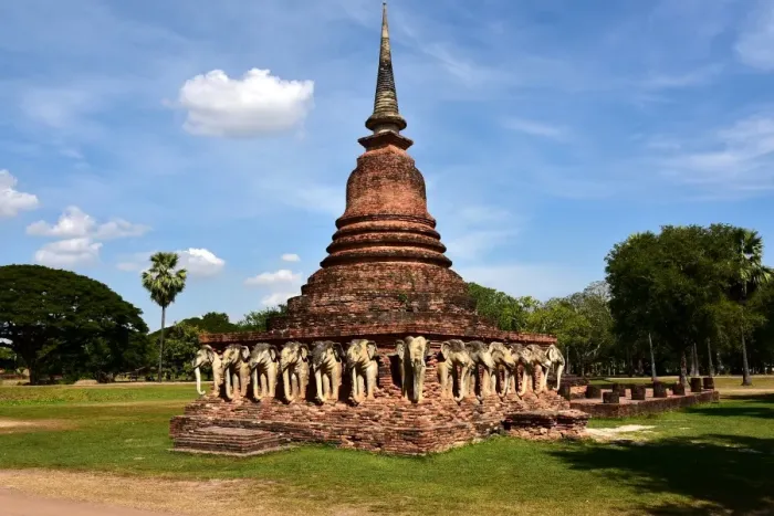 Framed Print : Wat Sorasak Sukhothai temple Thailand, Asia Framed Print : Wat Sorasak Sukhothai temple Thailand, Asia