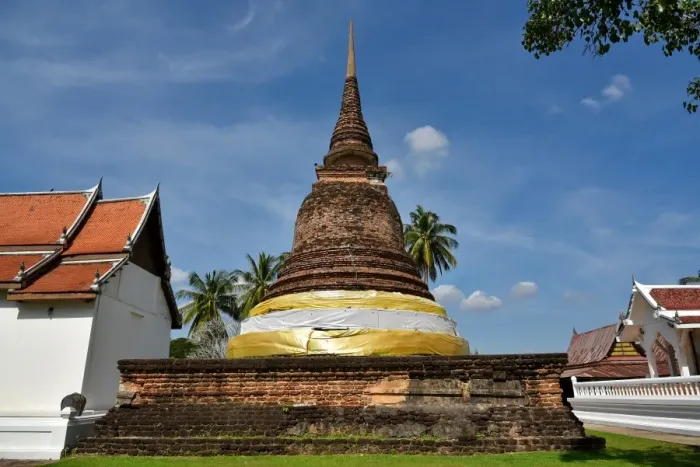 Framed Print : Wat Tra Phang Thong stupa temple Sukhothai Thailand, Asia Framed Print : Wat Tra Phang Thong stupa temple Sukhothai Thailand, Asia