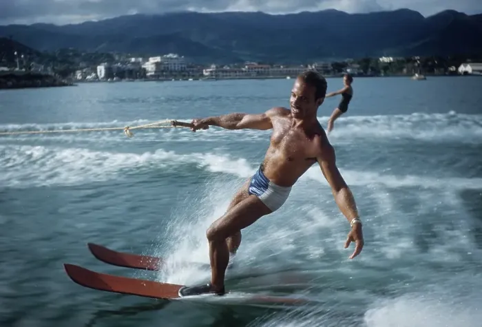 Framed Print : WATER SKIING IN ACAPULCO Framed Print : WATER SKIING IN ACAPULCO