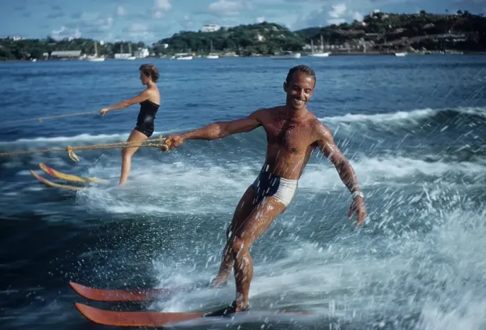 Framed Print : WATER SKIING IN ACAPULCO Framed Print : WATER SKIING IN ACAPULCO