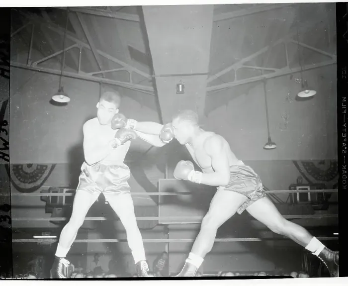 Framed Print : Wayne Bethea Boxing Against Ernie Cab Framed Print : Wayne Bethea Boxing Against Ernie Cab