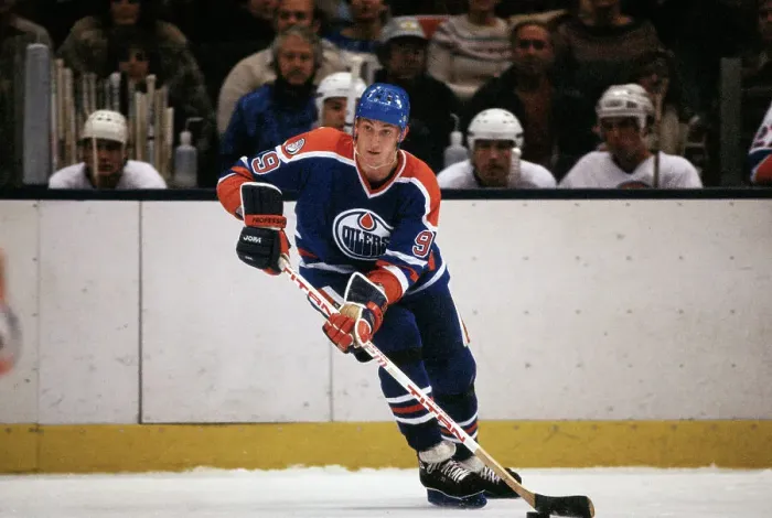 Framed Print : Wayne Gretzky Controlling the Puck Framed Print : Wayne Gretzky Controlling the Puck