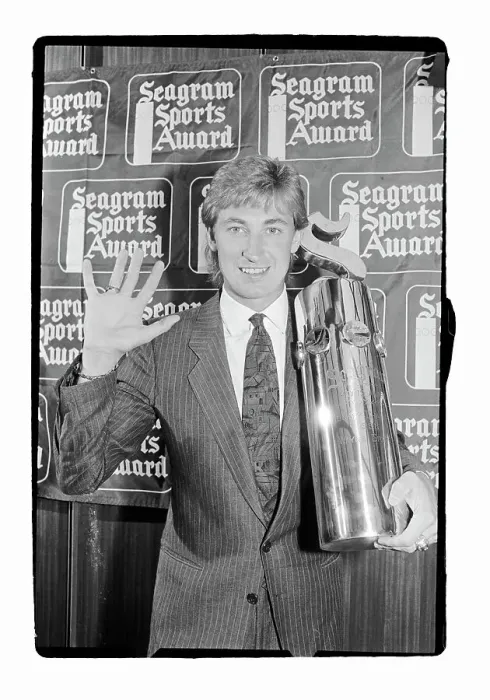 Framed Print : Wayne Gretzky Displays Fifth Player of the Year Award Framed Print : Wayne Gretzky Displays Fifth Player of the Year Award