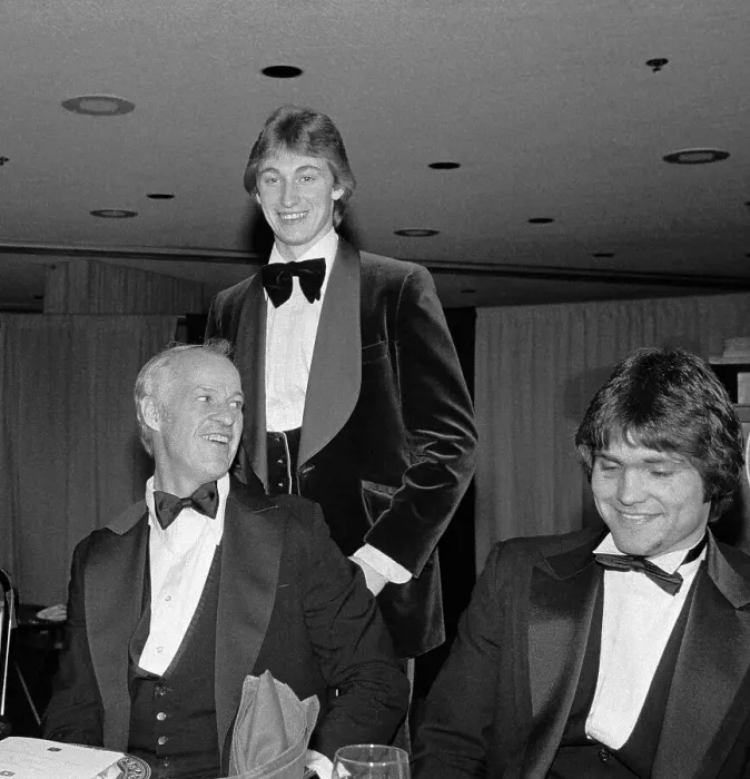 Framed Print : Wayne Gretzky With Gordie Howe at All-Star Banquet Framed Print : Wayne Gretzky With Gordie Howe at All-Star Banquet