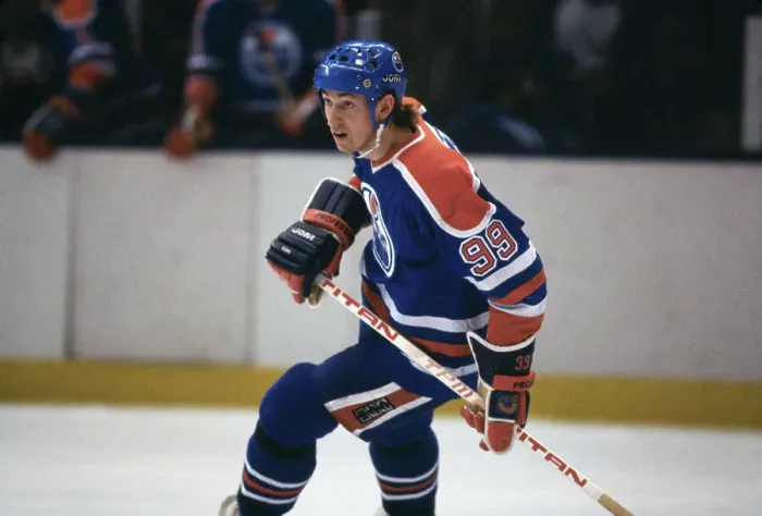 Framed Print : Wayne Gretzky in Hockey Action Framed Print : Wayne Gretzky in Hockey Action
