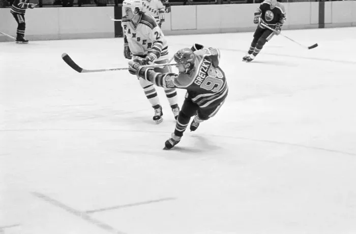 Framed Print : Wayne Gretzky in Hockey Action Against the NY Rangers Framed Print : Wayne Gretzky in Hockey Action Against the NY Rangers