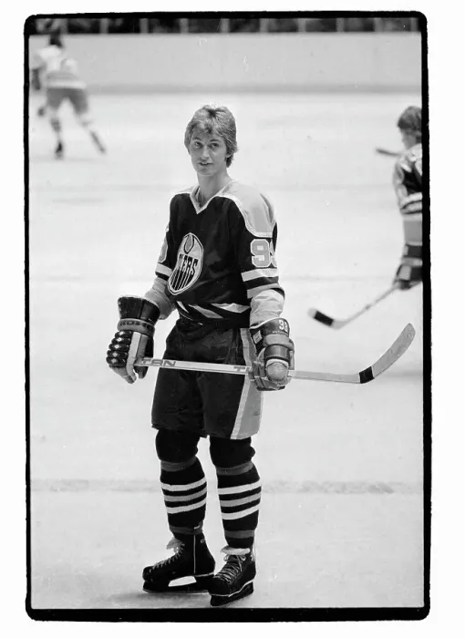 Framed Print : Wayne Gretzky Practicing With the Puck Before a Game Framed Print : Wayne Gretzky Practicing With the Puck Before a Game