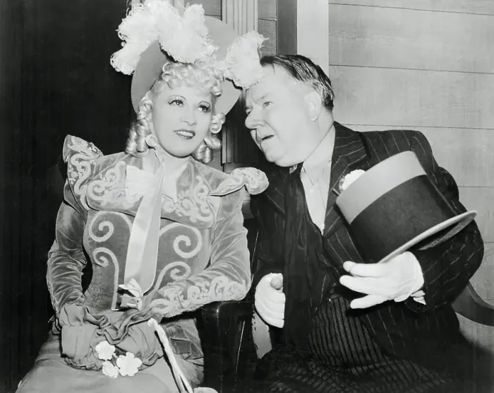 Framed Print : W.C. Fields Chatting with Mae West Framed Print : W.C. Fields Chatting with Mae West
