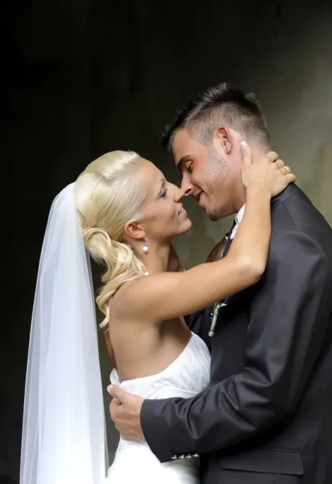 Framed Print : Wedding, bride and groom shortly before kissing Framed Print : Wedding, bride and groom shortly before kissing