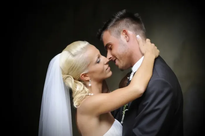 Framed Print : Wedding, bride and groom shortly before kissing Framed Print : Wedding, bride and groom shortly before kissing