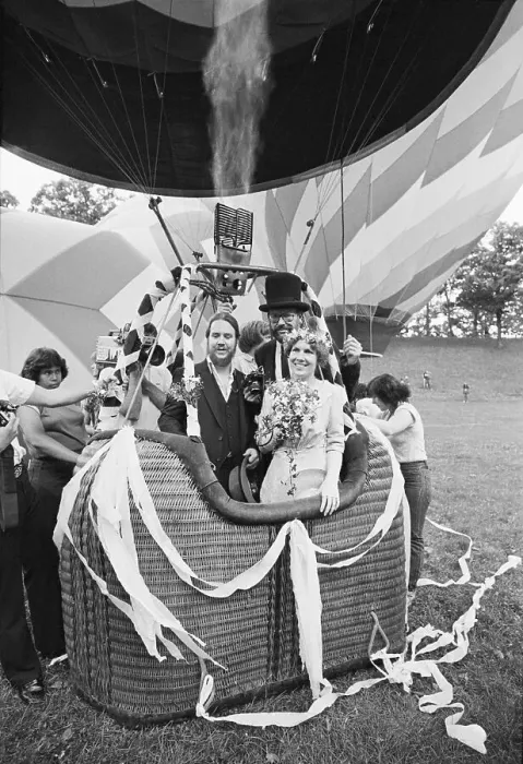 Framed Print : Wedding in Hot Air Balloon Framed Print : Wedding in Hot Air Balloon