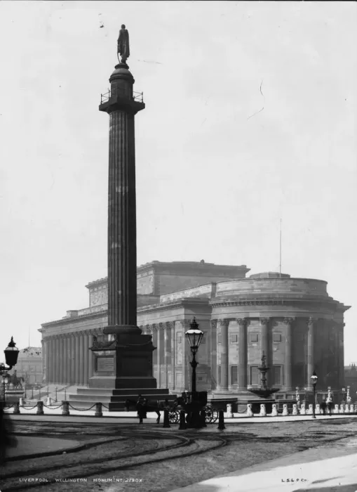 Framed Print : Wellington Monument Framed Print : Wellington Monument