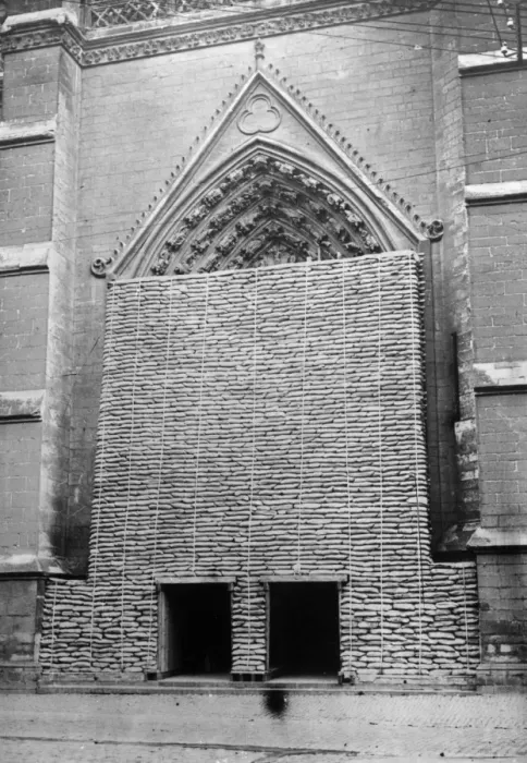 Framed Print : West Door. December 1915: Sandbags at the west door of Amiens Cathedral, France Framed Print : West Door. December 1915: Sandbags at the west door of Amiens Cathedral, France