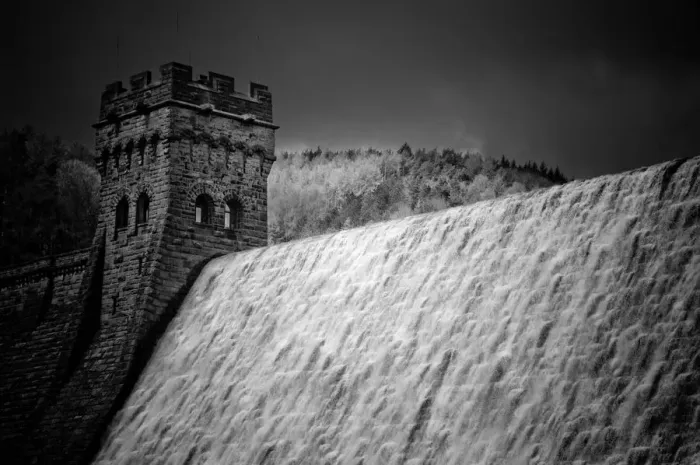 Framed Print : West tower of Derwent dam Framed Print : West tower of Derwent dam