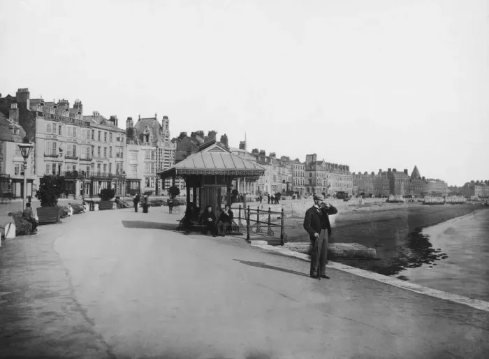 Framed Print : Weymouth Esplanade Framed Print : Weymouth Esplanade