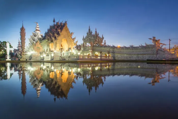 Framed Print : White temple after the earthquake (Wat Rong Khun) Framed Print : White temple after the earthquake (Wat Rong Khun)