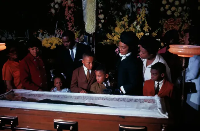 Framed Print : Wife and Children of Dr Martin Luther King Viewing His Body Framed Print : Wife and Children of Dr Martin Luther King Viewing His Body