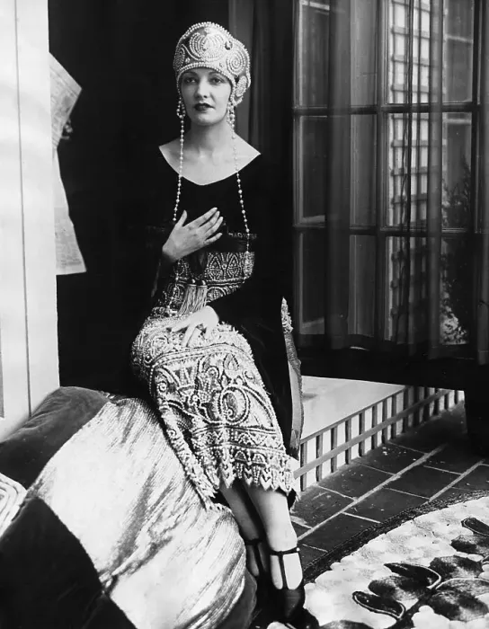 Framed Print : Wife of Ruldolph Valentino, Natacha Rambova Framed Print : Wife of Ruldolph Valentino, Natacha Rambova