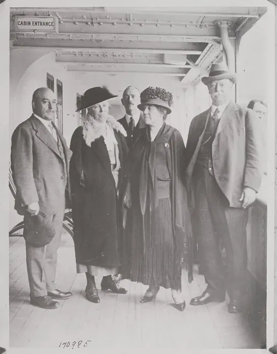 Framed Print : William Howard Taft Traveling with Wife and Associates Framed Print : William Howard Taft Traveling with Wife and Associates