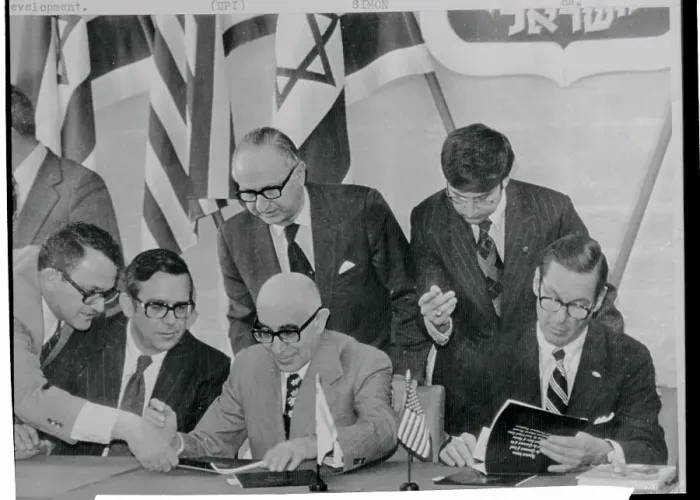 Framed Print : William Simon and Finance Minister Rabinowitz Signing Agreement Framed Print : William Simon and Finance Minister Rabinowitz Signing Agreement