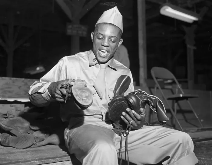 Framed Print : Willie Mays In Army Uniform Ay Camp Framed Print : Willie Mays In Army Uniform Ay Camp