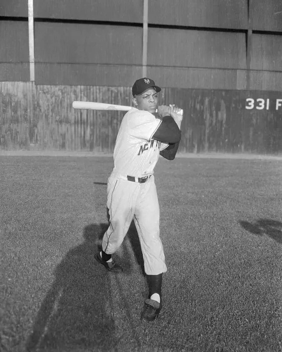 Framed Print : Willie Mays in Batting Position Framed Print : Willie Mays in Batting Position