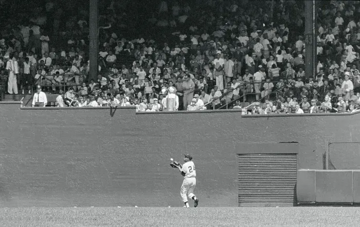 Framed Print : Willie Mays Running Back for Catch Framed Print : Willie Mays Running Back for Catch