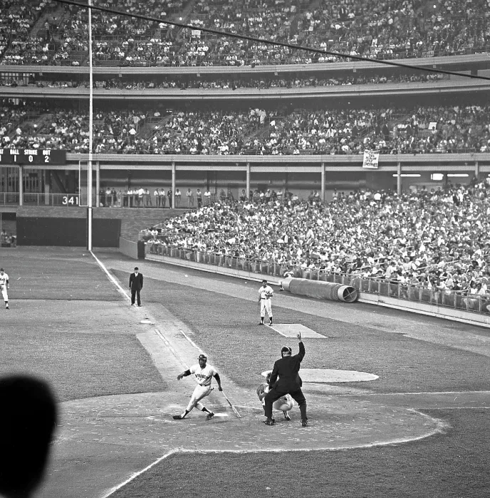Framed Print : Willie Mays Strikes Out At Shea Stadium Framed Print : Willie Mays Strikes Out At Shea Stadium