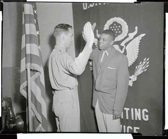 Framed Print : Willie Mays Being Sworn In for Army Framed Print : Willie Mays Being Sworn In for Army
