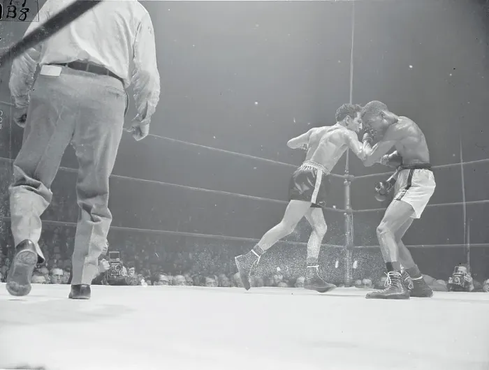 Framed Print : Willie Pep and Sandy Saddler in Boxing Action Framed Print : Willie Pep and Sandy Saddler in Boxing Action