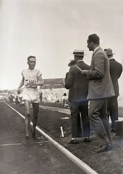 Framed Print : Willie Ritola Crosses 10, 000 Meter Finish Line Framed Print : Willie Ritola Crosses 10, 000 Meter Finish Line