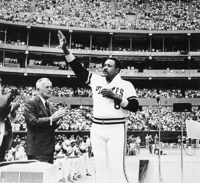 Framed Print : Willie Stargell Waves To Stadium Fans