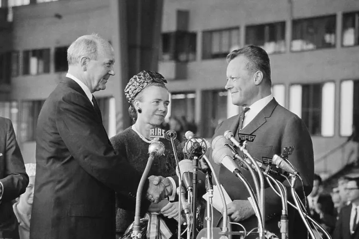 Framed Print : Willy Brandt Welcoming Dean Rusk and Wife Framed Print : Willy Brandt Welcoming Dean Rusk and Wife