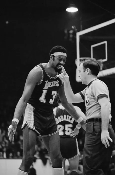 Framed Print : Wilt Chamberlain Arguing with Referee