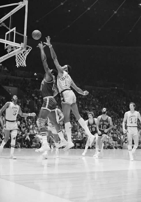 Framed Print : Wilt Chamberlain and Earl Monroe on the Ground Framed Print : Wilt Chamberlain and Earl Monroe on the Ground