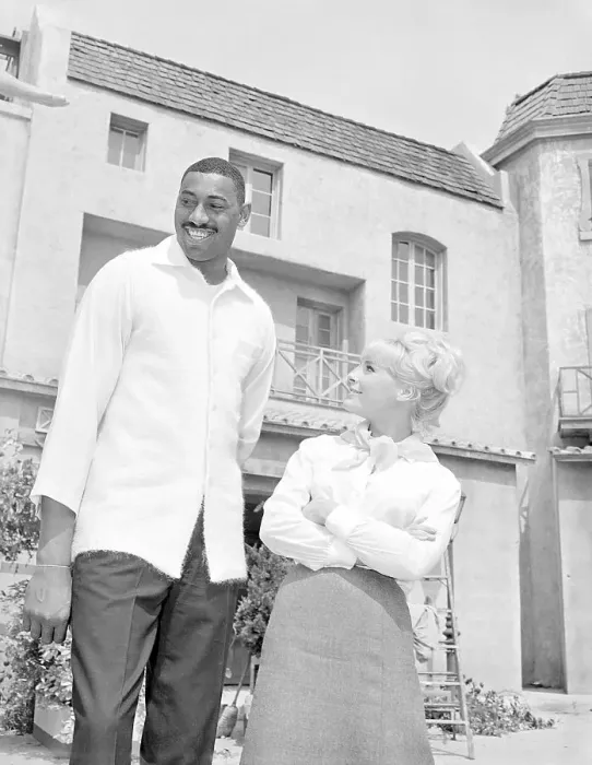 Framed Print : Wilt Chamberlain While Meeting Actress Elke Sommers Framed Print : Wilt Chamberlain While Meeting Actress Elke Sommers