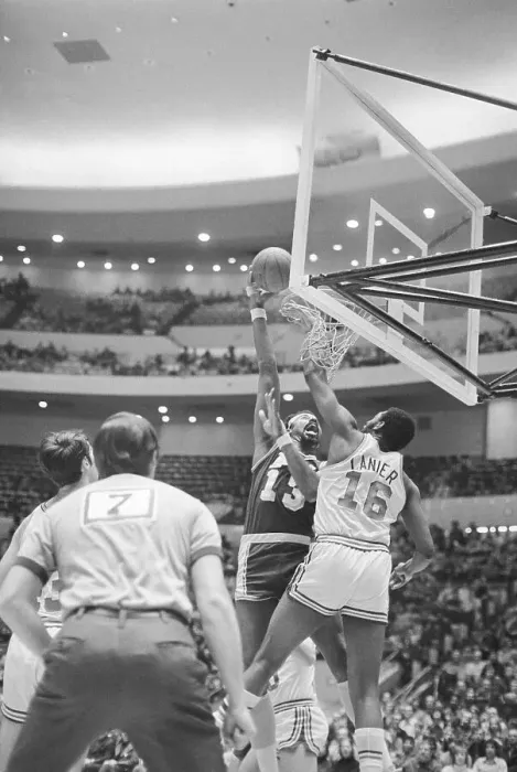 Framed Print : Wilt Chamberlain Shooting the Ball Framed Print : Wilt Chamberlain Shooting the Ball