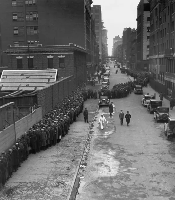 Framed Print : Winding Breadline in Manhattan on Christmas Framed Print : Winding Breadline in Manhattan on Christmas