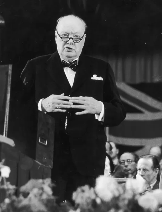 Framed Print : Winston Churchill Framed Print : Winston Churchill
