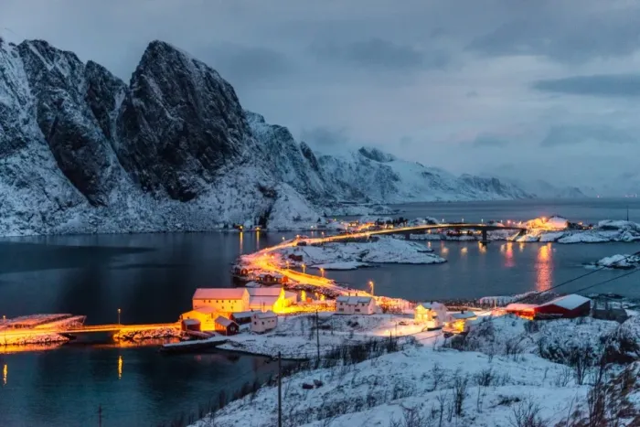 Framed Print : Winter in Olenilsoya in Reine, Lofoten Islands, Norway Framed Print : Winter in Olenilsoya in Reine, Lofoten Islands, Norway