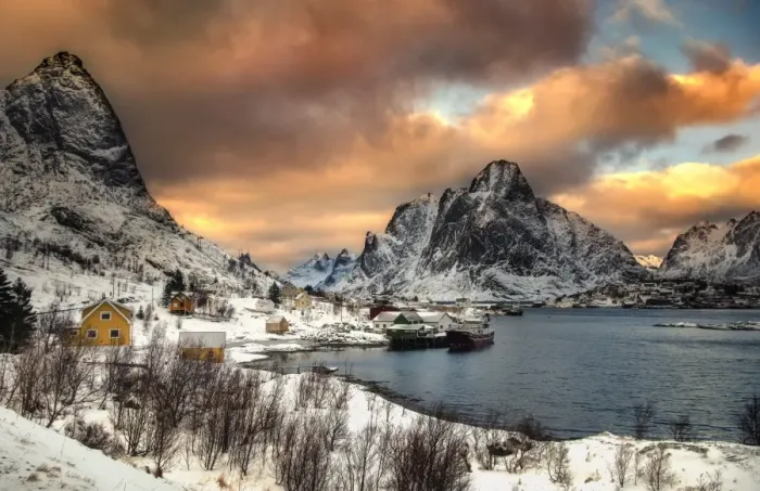 Framed Print : Winter in Olenilsoya in Reine, Lofoten Islands, Norway