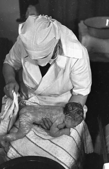 Framed Print : Wipe Down. 4th August 1946: A midwife wipes a new born baby with a sterilised Framed Print : Wipe Down. 4th August 1946: A midwife wipes a new born baby with a sterilised