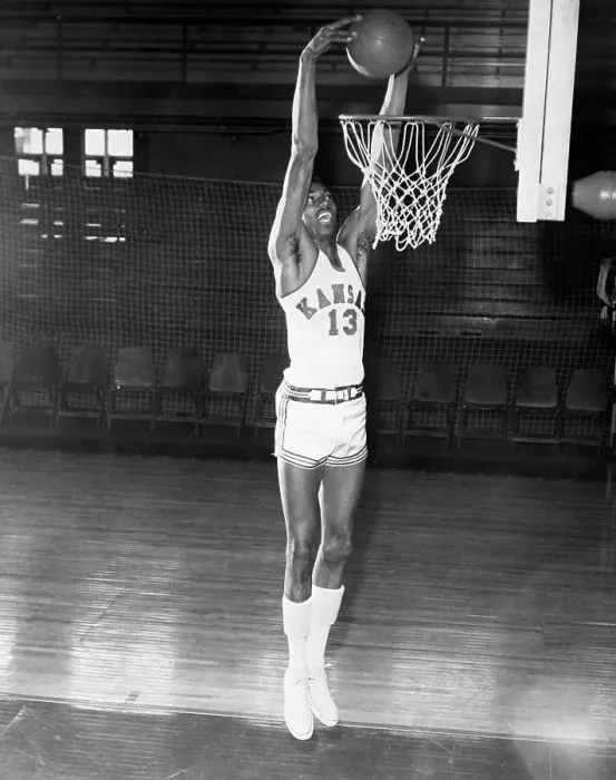 Framed Print : Witl Chamberlain Going Up For Basket Framed Print : Witl Chamberlain Going Up For Basket